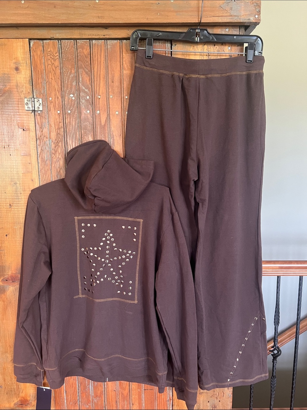 Brown Stud-Trim Lounge Jogger Pants & Hoodie Set Size Medium - Picture 2 of 7